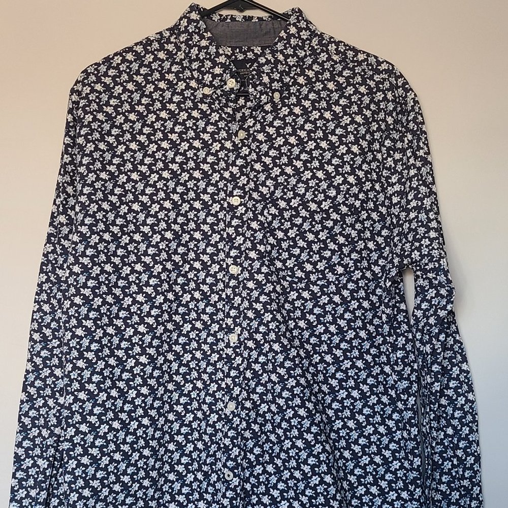 American Eagle button down Flower shirt. Great Quality! Stylish and comfortable